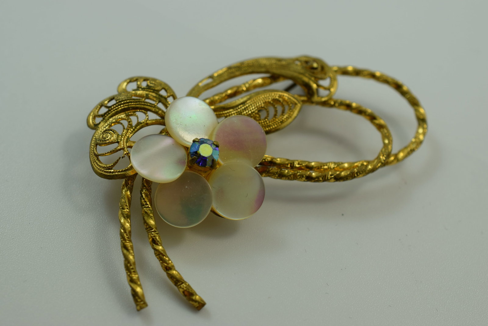 Mother of Pearl Rhinestone 1940's Brooch Pin 2 3/8" Lot IL 1010: Mother of Pearl Rhinestone 1940's Brooch Pin 2 3/8"