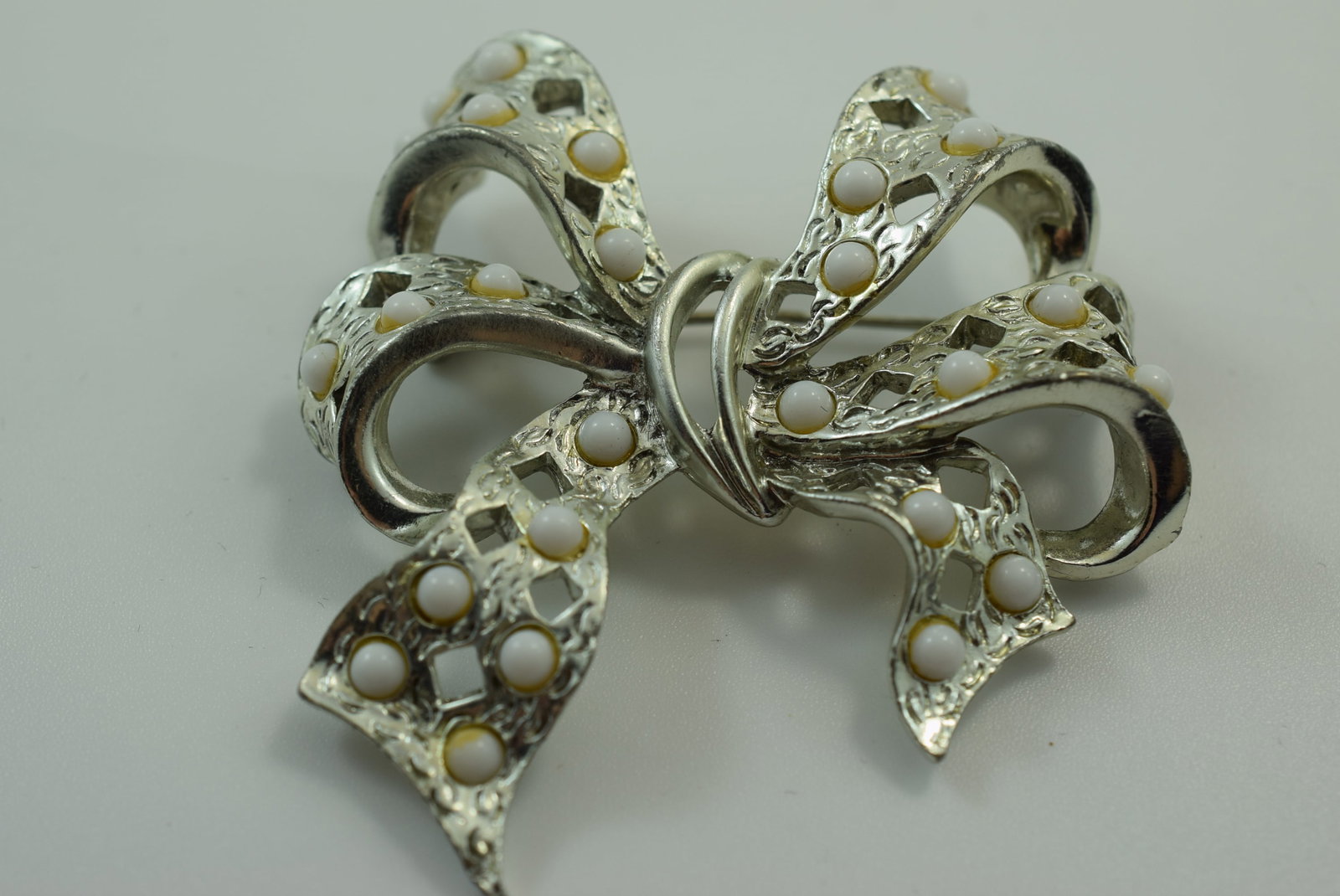 Boucher Bow Brooch numbered only 7227 2 3/8"x 2 1/4" Vintage 1950's Lot IL 1015 (1 of 2)
