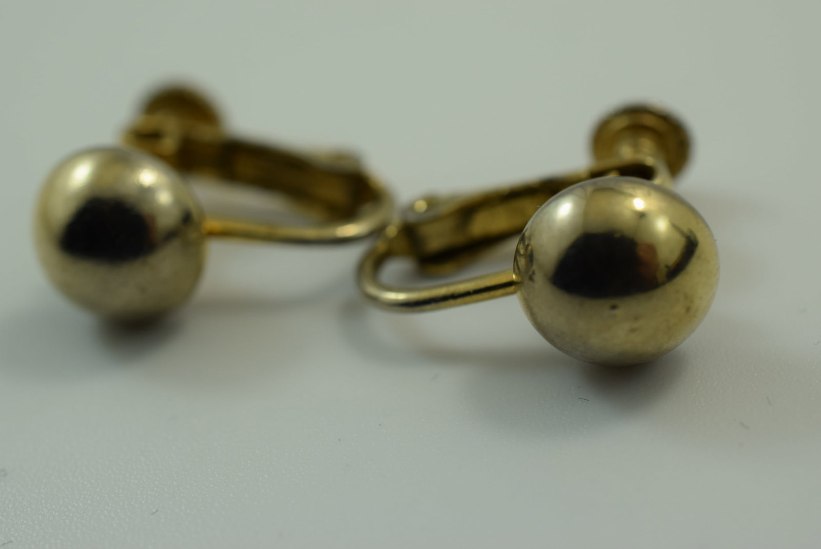 1940's Clip Earrings Vintage Button Style 3/8" Nice Lot IL 1021 (1 of 2)