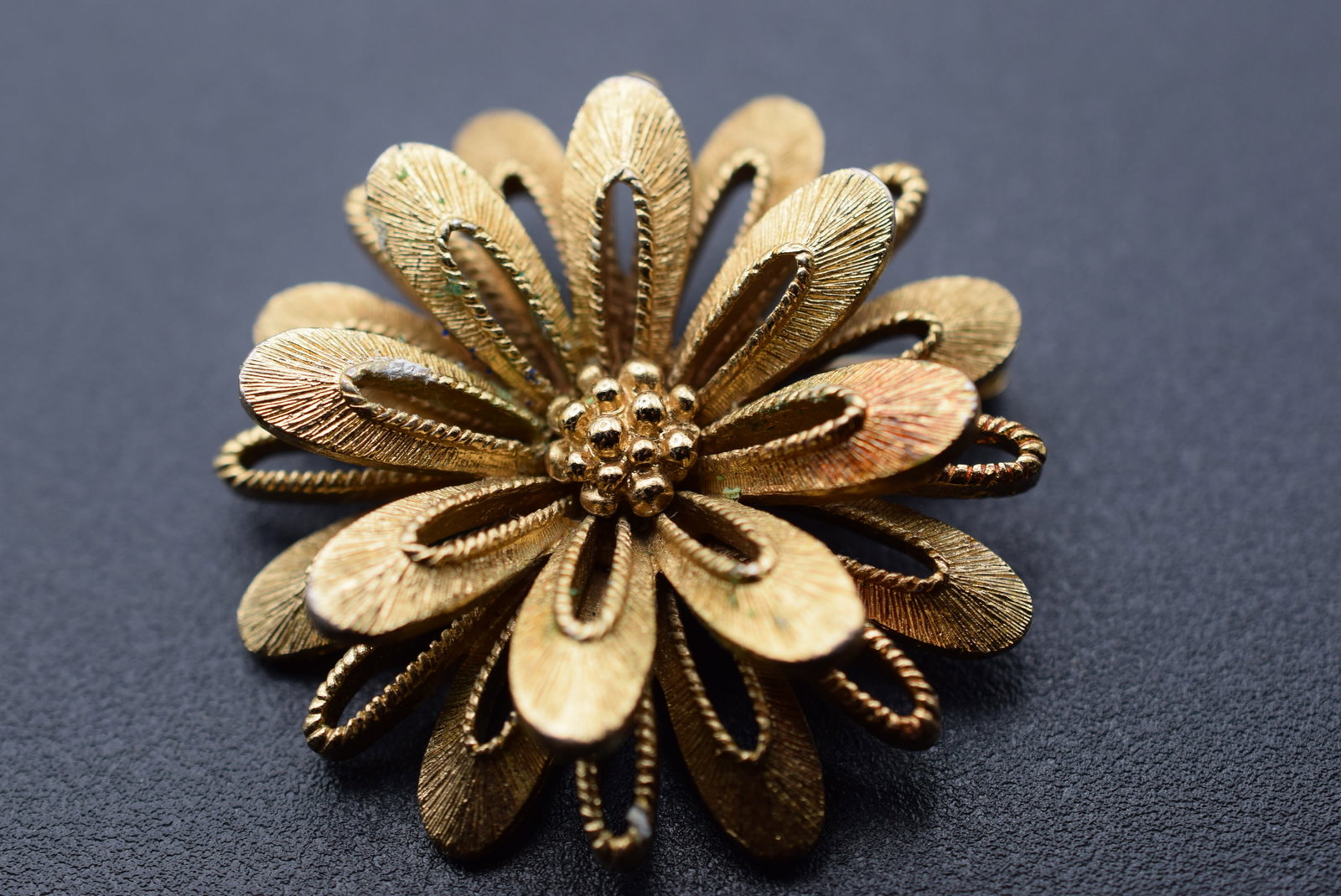 Monet Flower Brooch Pin Signed Vintage Lot 1026 (1 of 2)