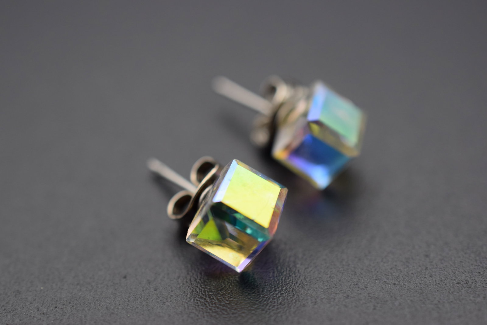 Crystal Cube Stud Pierced Earrings Lot Fi 1029 (1 of 2)