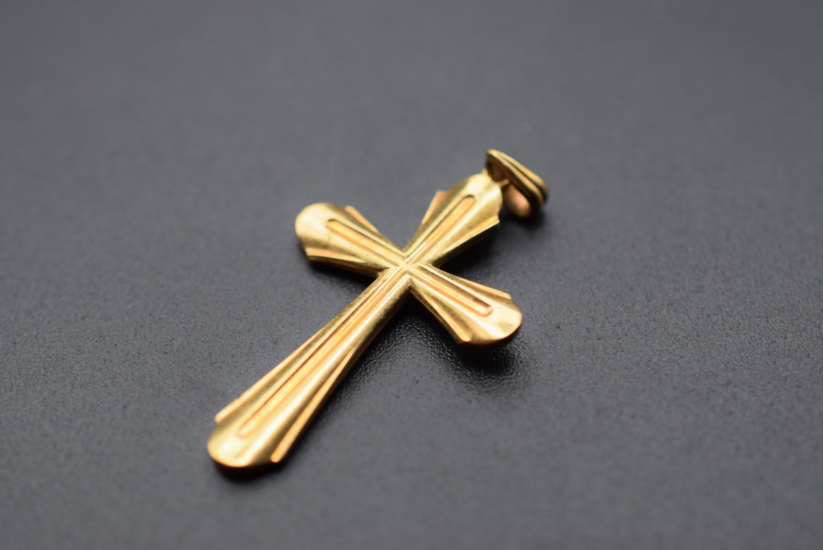 Lovely Cross 1970's Pendant Lot Fi 1032: Lovely Cross 1970's Pendant measures 1 1/4" x 7/8" plus the bale