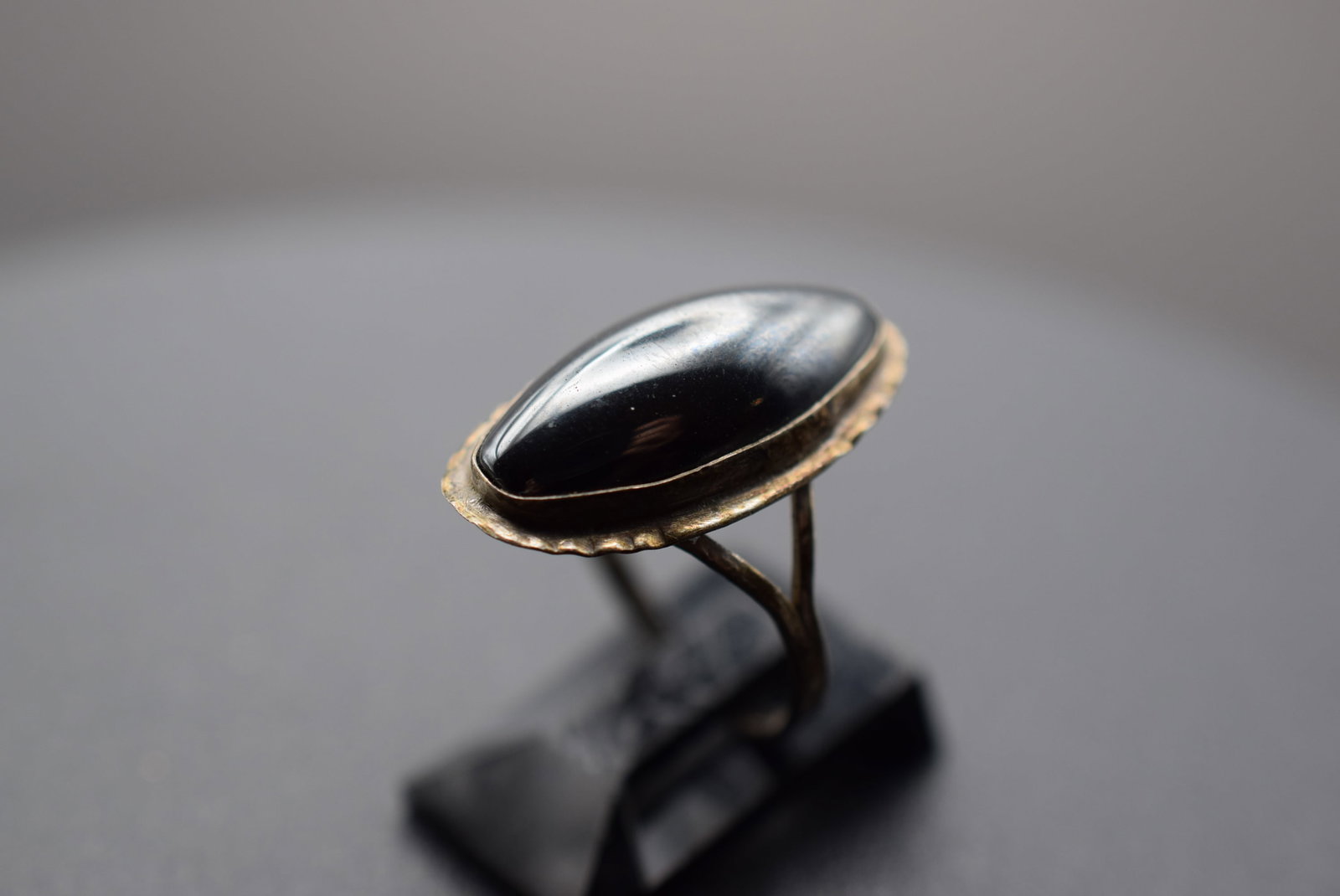 Hematite Sterling Silver 925 Ring Vintage Size 7 Lot 1040: Hematite Sterling Silver 925 Ring Vintage Size 7 weighs 3.83 grams top measures 7/8" stamped 925 inside