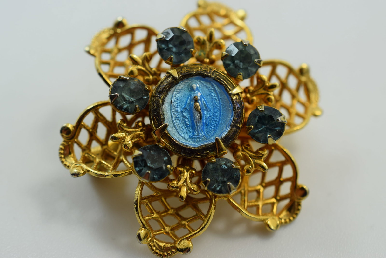 Religious Enamel Rhinestone Brooch Pin 1 1/2" Vintage 1940's Lot IL 1059: Religious Enamel Rhinestone Brooch Pin 1 1/2" Vintage 1940's