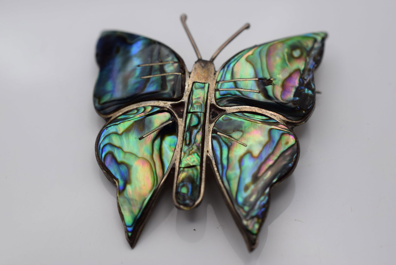 Huge Butterfly Brooch Pin Abalone Vintage Lot Fi 1061: Huge Butterfly Brooch Pin Abalone Vintage measures 2" x 1 3/4"