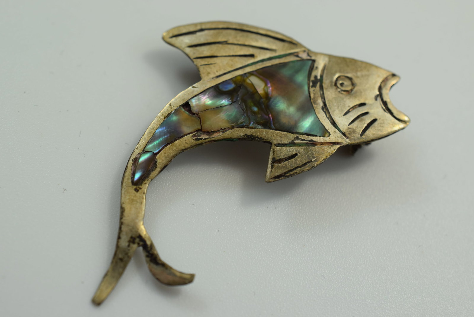 Abalone Sterling Fish Brooch Pin Vintage Signed 925 1 7/8" Lot IL 1070: Abalone Sterling Fish Brooch Pin Vintage Signed 925 1 7/8"