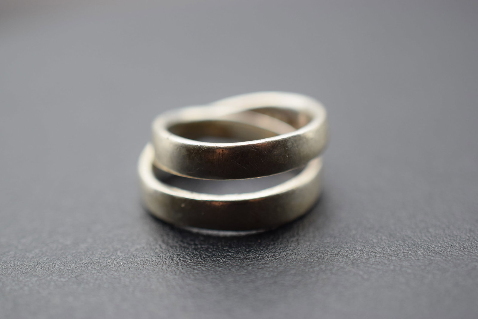 Double Band Love Sterling Silver 925 Ring Size 5 Lot 1074: Double Band Love Sterling Silver 925 Ring Size 5 weighs 6.39 grams stamped inside 925