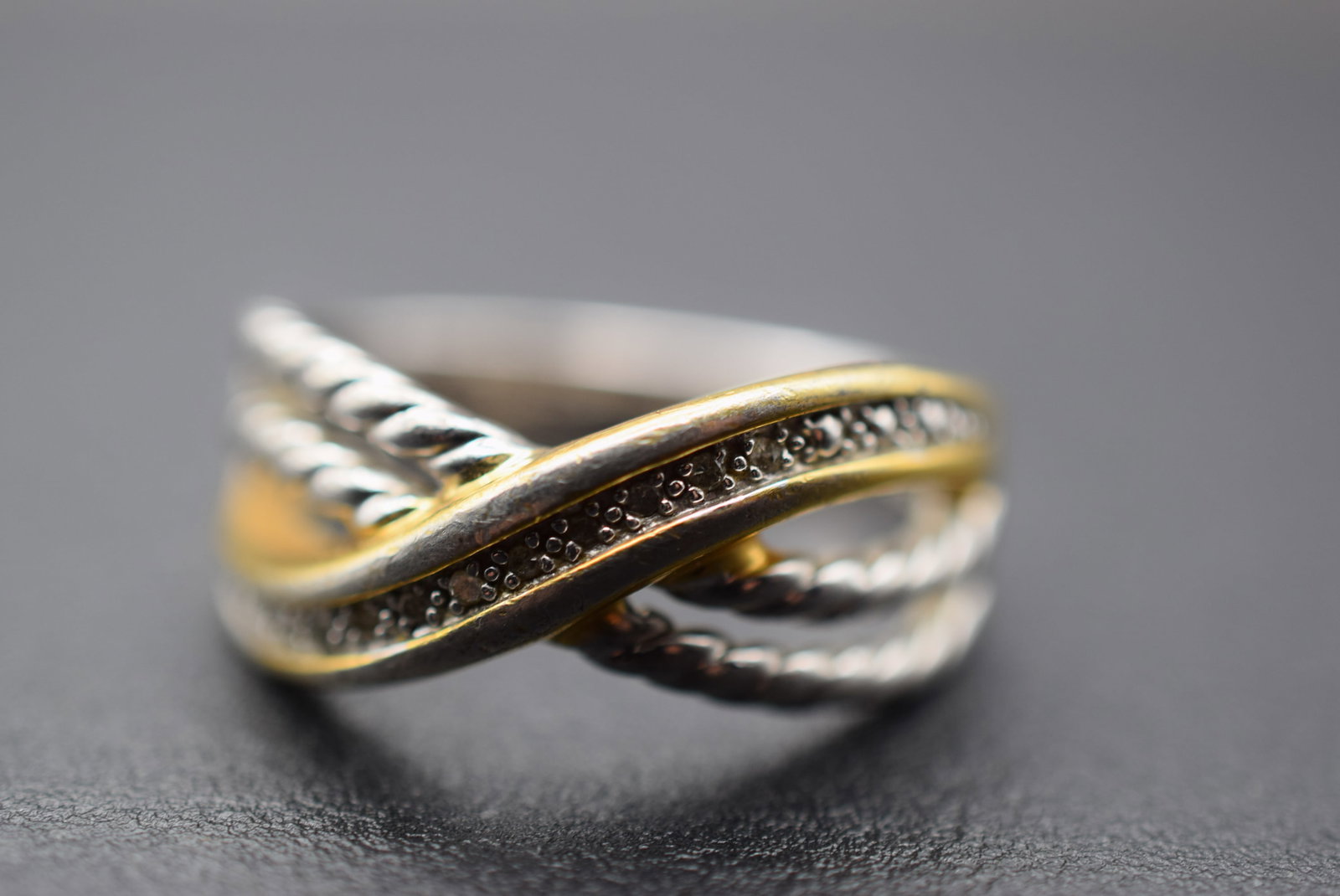 Braided Crossed Band Sterling Silver 925 Ring Size 9.75 Lot 1076: Braided Crossed Band Sterling Silver 925 Ring Size 9.75 weighs 6.41 grams stamped 10 inside and 925
