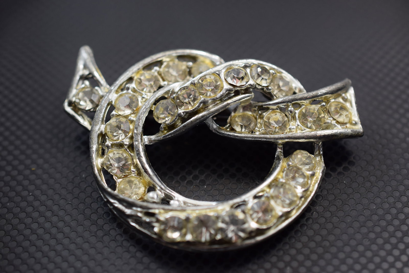 Rhinestone Vintage Brooch Pin 1940's 2" Lot IL 1079: Rhinestone Vintage Brooch Pin 1940's 2"