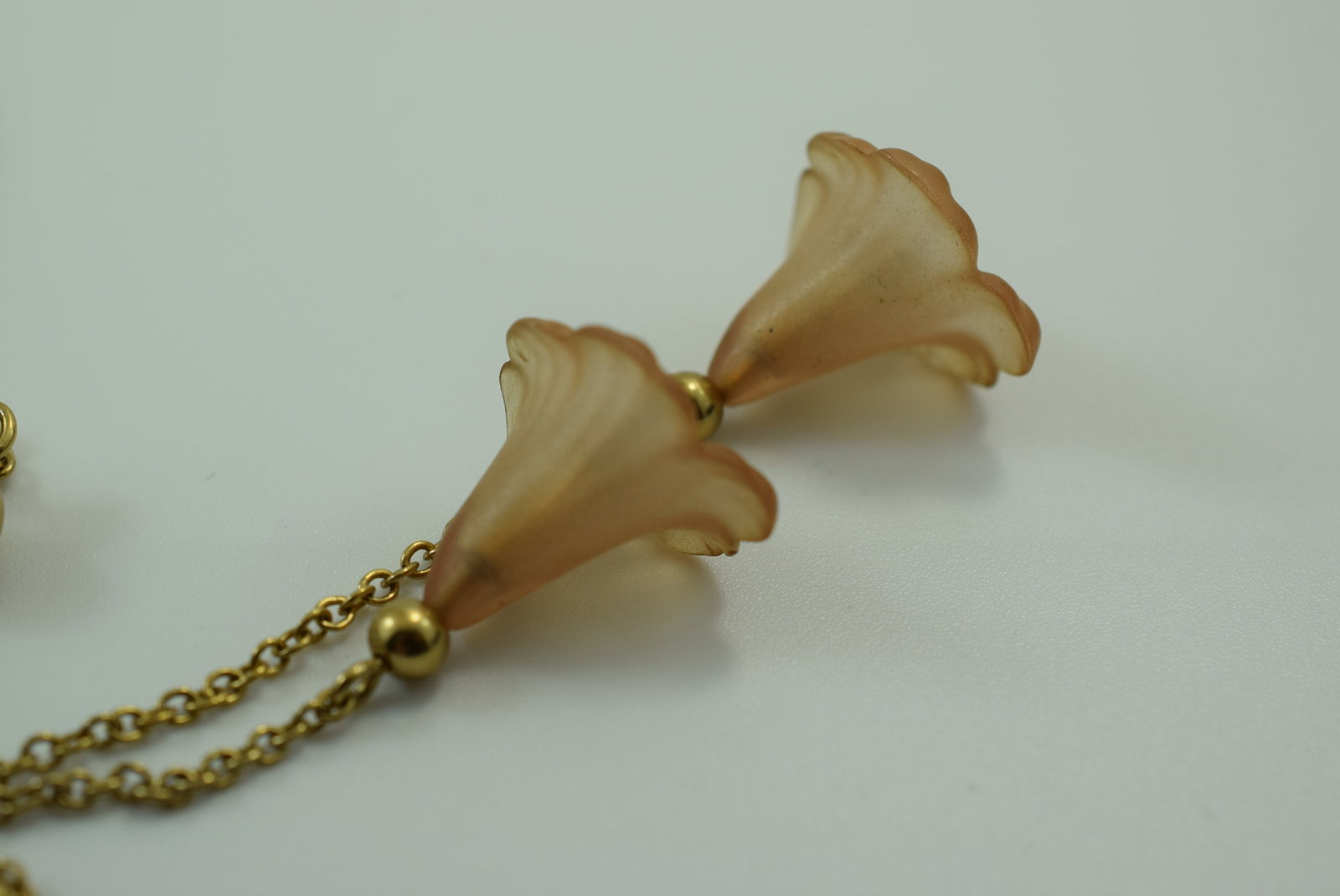 Vintage Avon Pink Fluted Lily Necklace 20" Lot IL 1115: Vintage Avon Pink Fluted Lily Necklace 20" plus drop 3 1/4"
