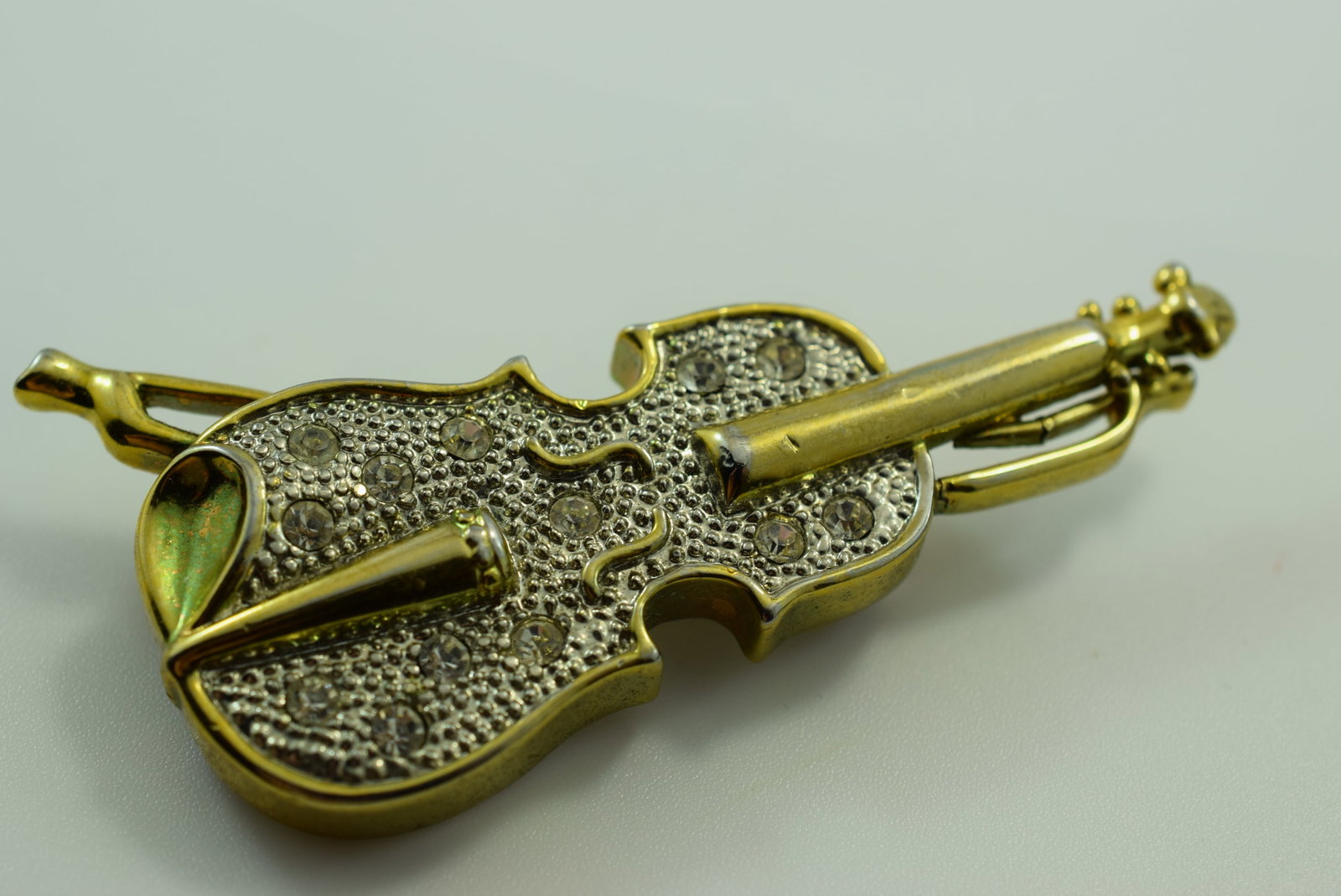 Viola Rhinestone Brooch Pin 2 1/2" Lot IL 1123: Viola Rhinestone Brooch Pin 2 1/2"