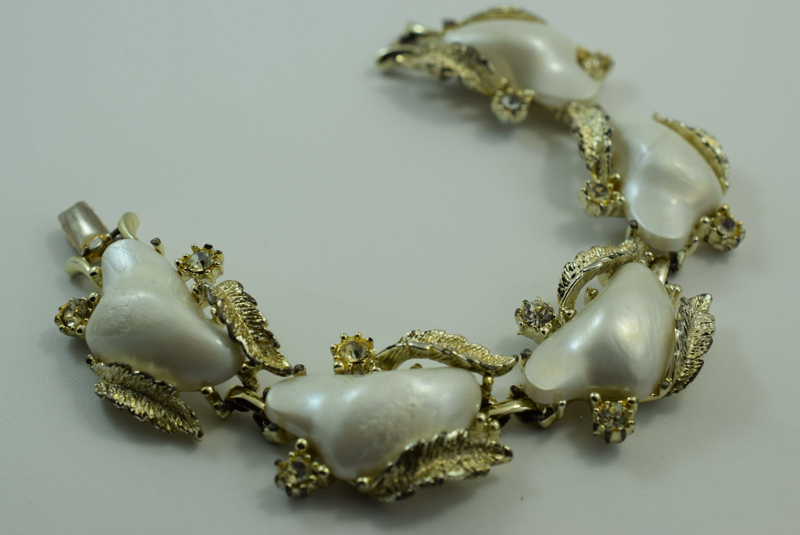 Coro Chunky Bracelet Signed Vintage 1940's Lot IL 1142: Coro Chunky Bracelet Signed Vintage 1940's 7 1/2"