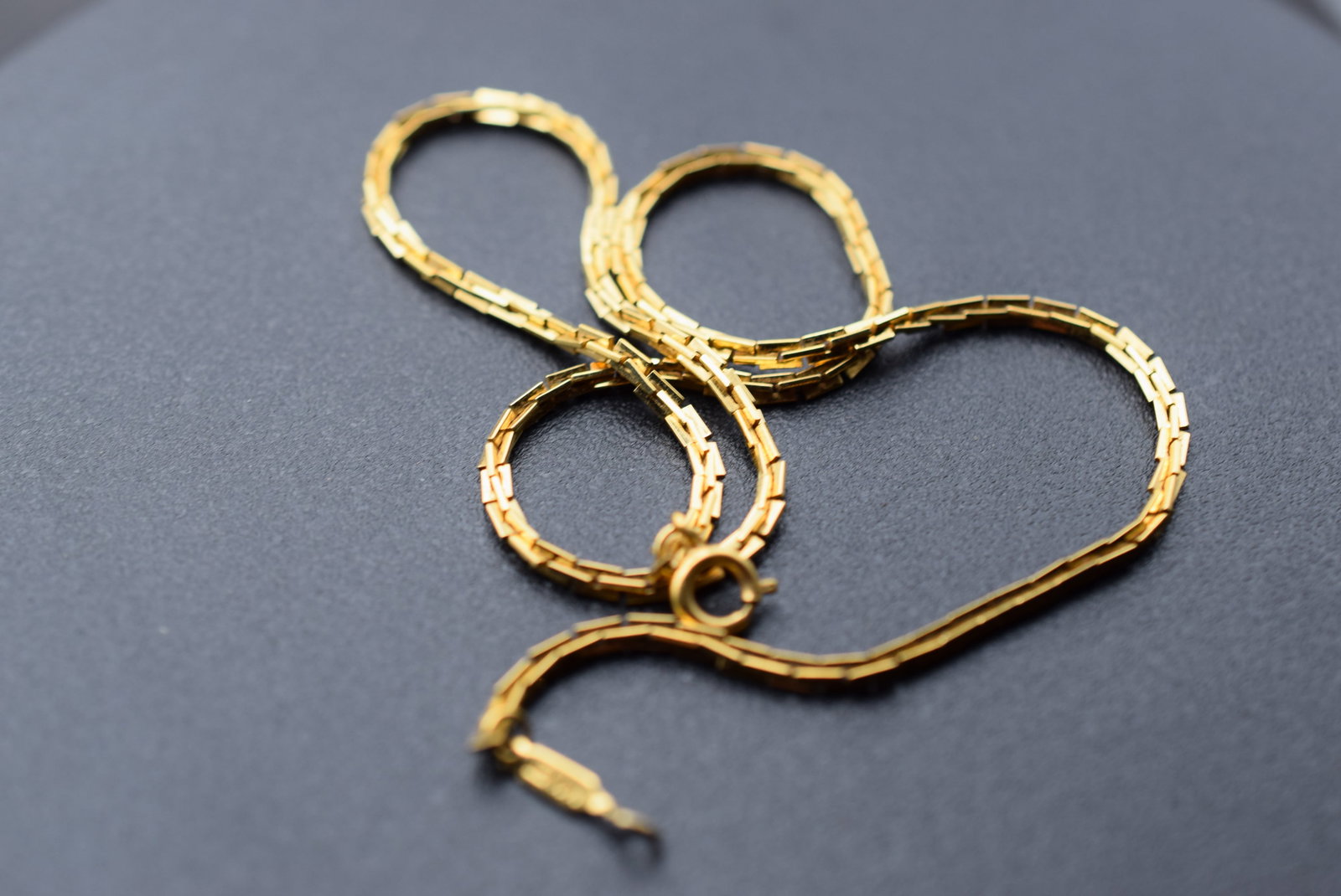 Monet Chain Signed Vintage Lot 1161: Monet Chain Signed Vintage measures 15" long Signed on the hang tag