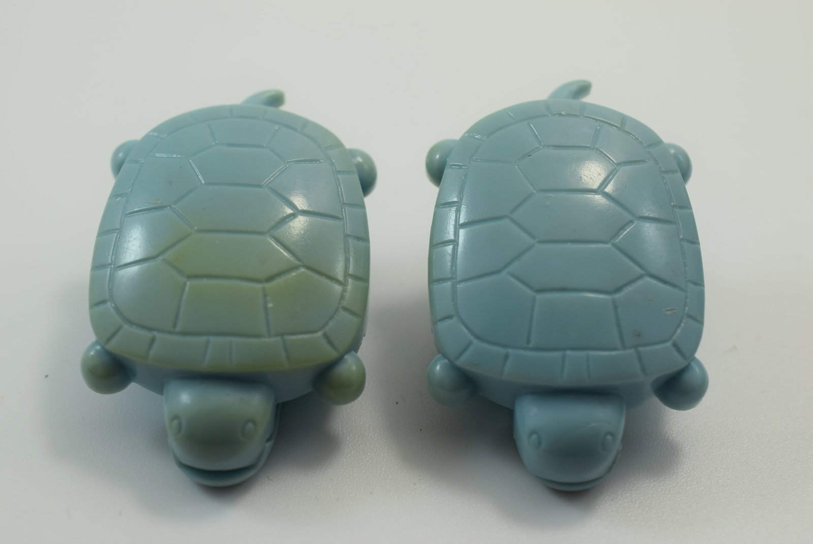 Pair Vintage 1940's Celluloid Turtle Clips Stamped Federal Tool Corp. Chicago Lot IL 1209 (1 of 3)