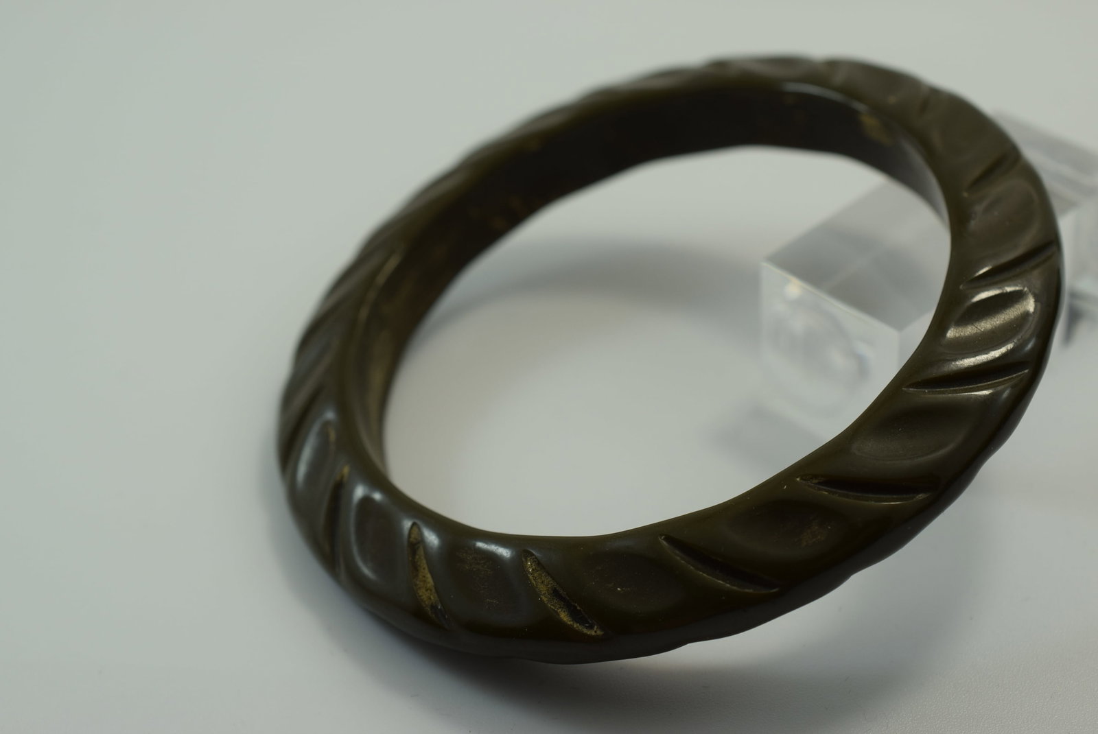 Thick Bakelite Green Carved Bracelet Vintage 1930's Lot IL 1223 (1 of 3)
