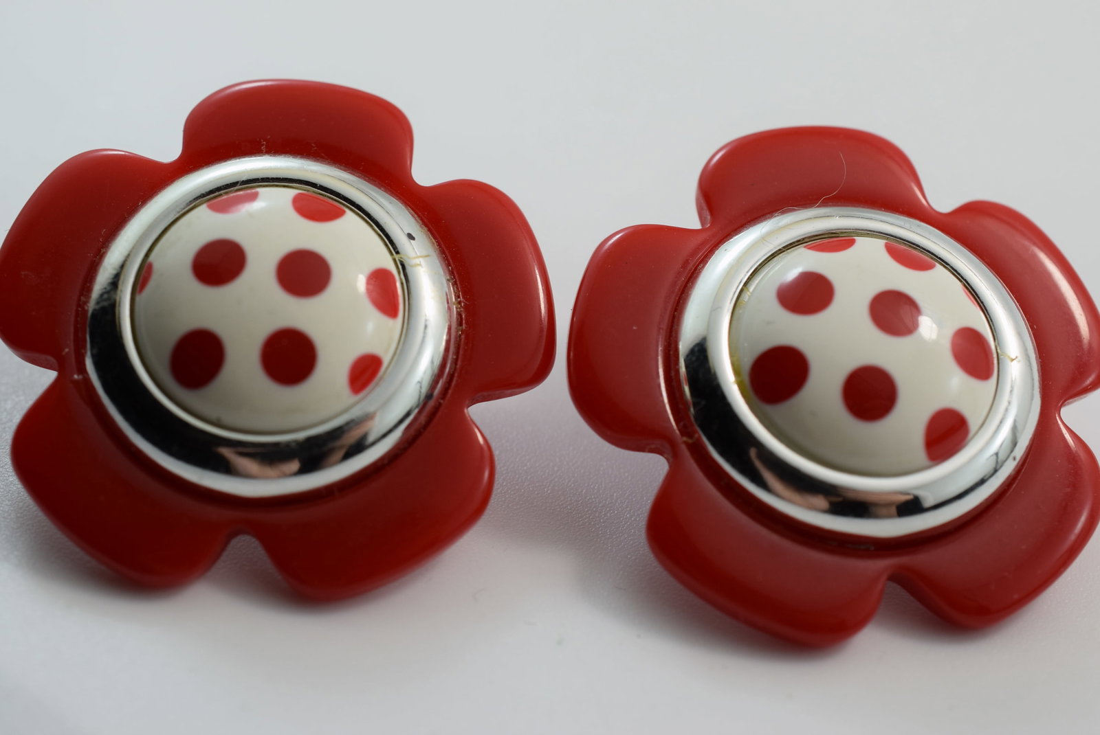 Red Red Polka Dot Pierced earrings Vintage Lot # JM 10 (1 of 2)