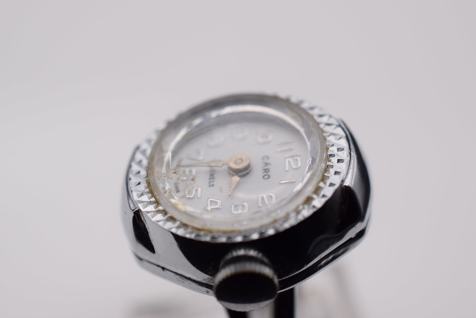 1940's vintage Finger Ring Watch one size Lot GJ 13: 1940's vintage Finger Ring Watch one size ring currently at 5.5 is overwound