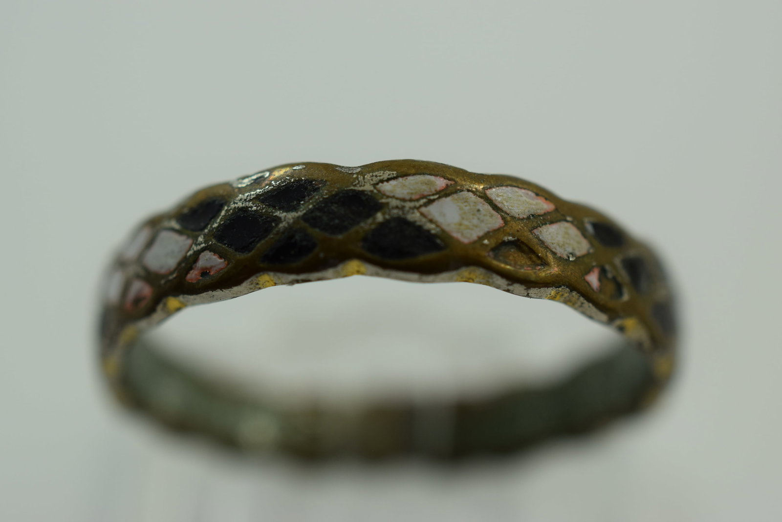Enamel Scallopped Ring Size 8.75 Vintage Lot # JM 27: Enamel Scallopped Ring Size 8.75 Vintage