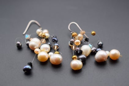 Invisible Set Bubble Pearl Pierced Earrings Clusters Lot GJ 57 (1 of 2)