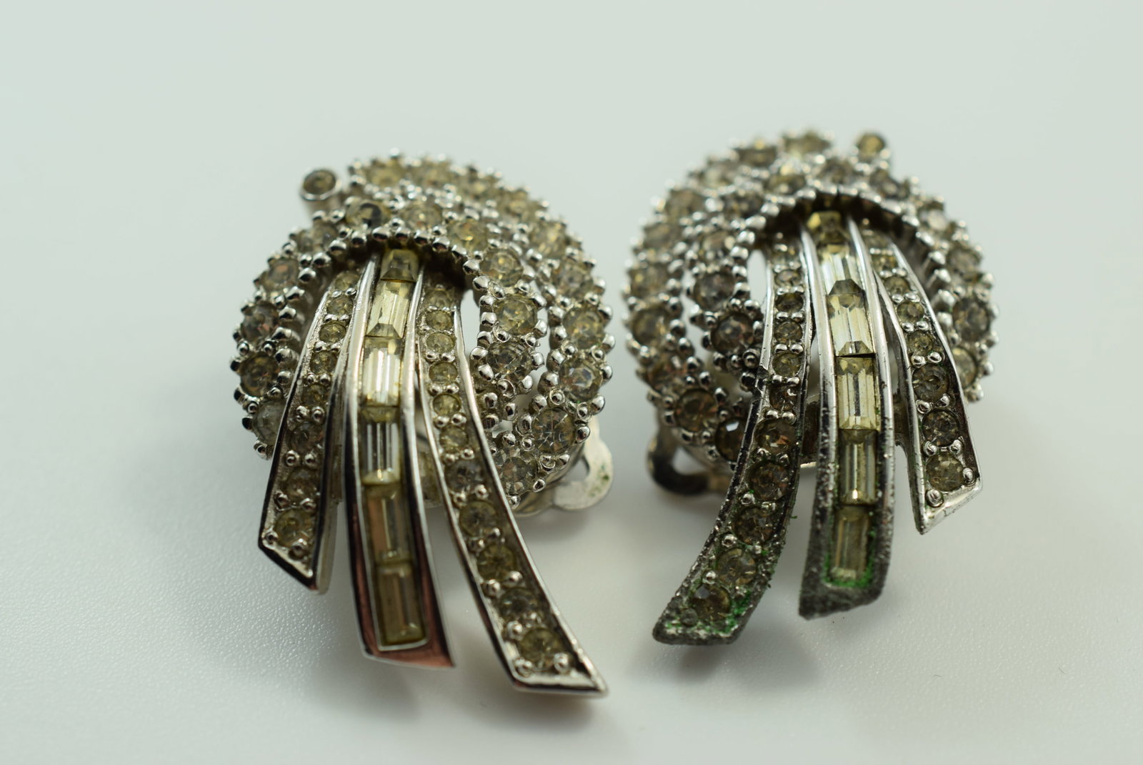 Pennino Rhinestone Signed Clip Earrings Vintage Lot # JM 65: Pennino Rhinestone Signed Clip Earrings Vintage one is in rougher shape at the tip only see pics measures 1 3/8"
