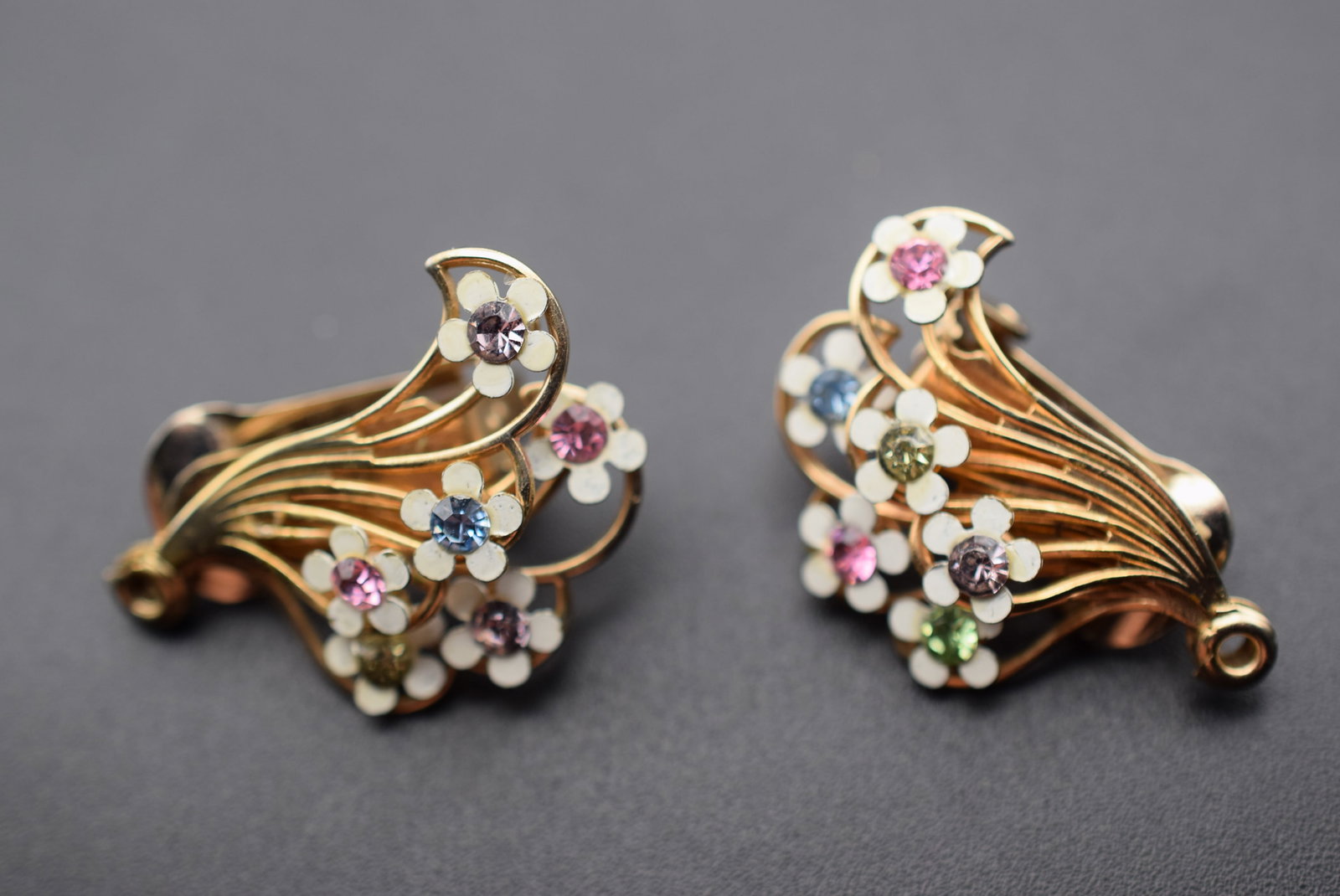 Clip Earrings Enamel Flowers Vintage 1940's Lot GJ 94 (1 of 2)