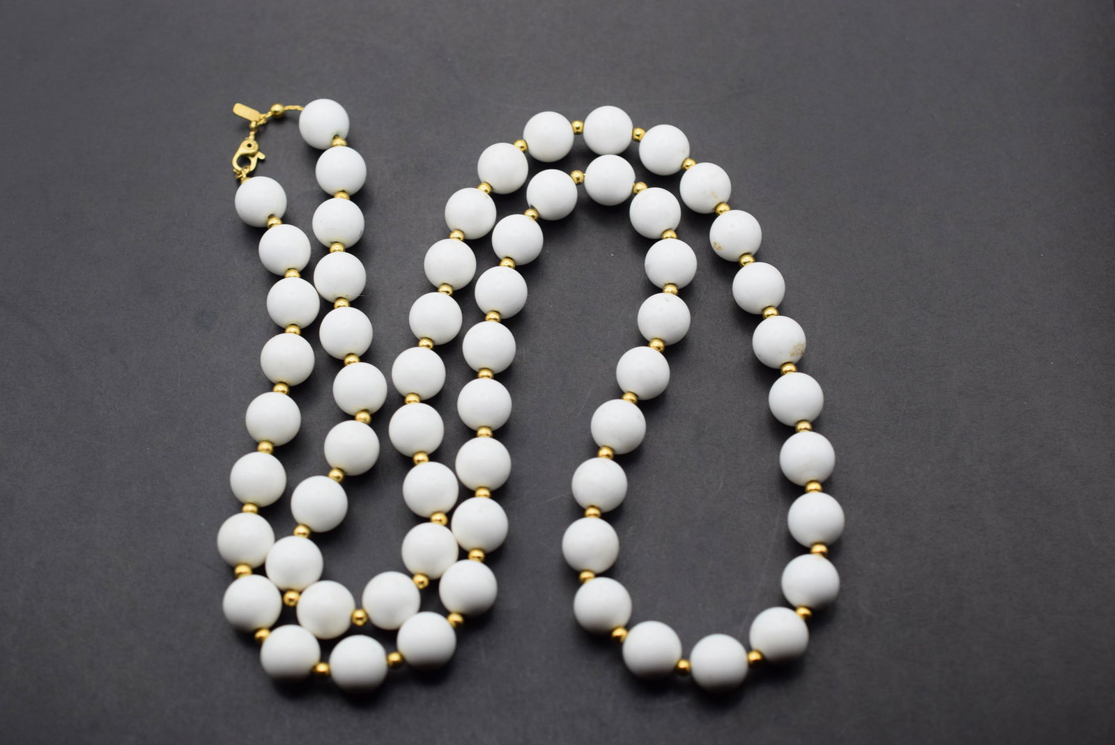 Monet Beads on a chain vintage Lot 101 (1 of 3)