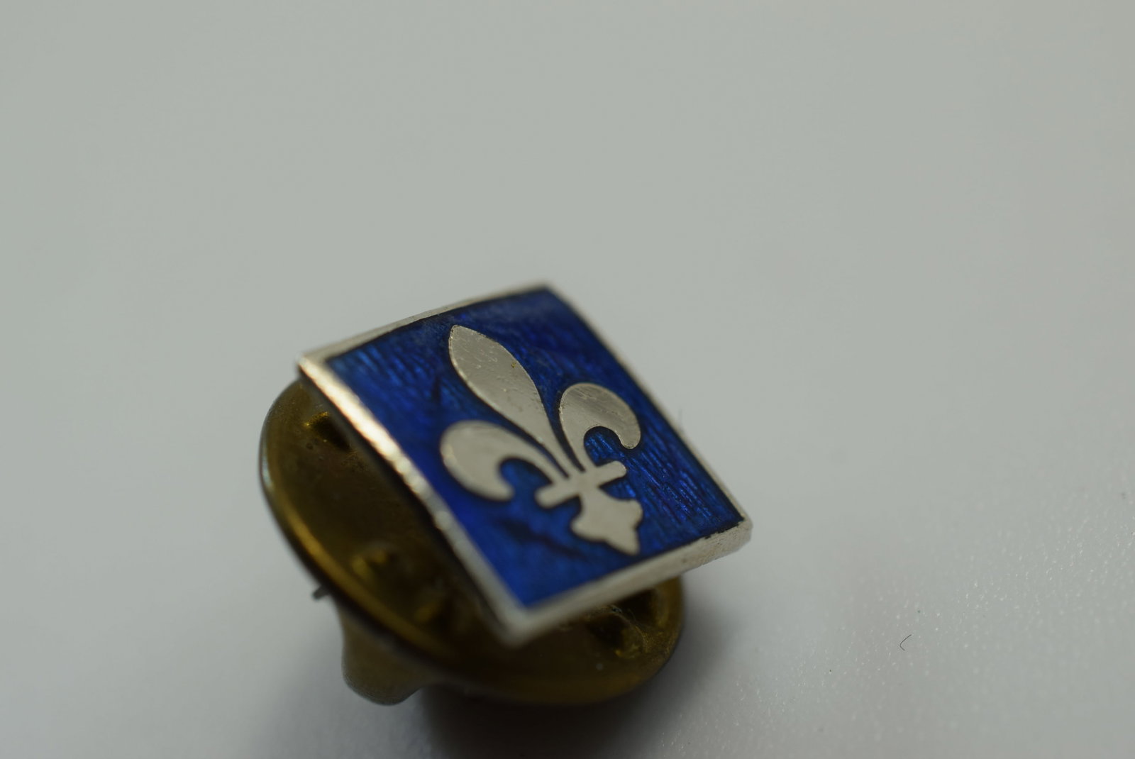 Fleur de Lys Pin Brooch Enamel Vintage Lot # JM 109 (1 of 3)