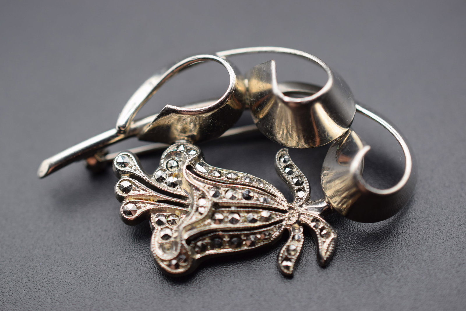 Marcasite Vintage Brooch Pin Lot GJ 113: Marcasite Vintage Brooch Pin measures 2" x 1 1/2"