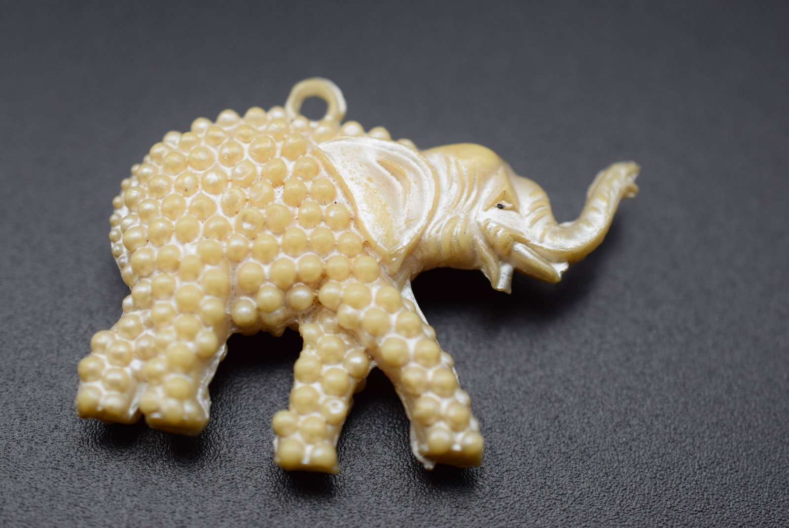 Lucky Elephant Pendant Vintage synthetic Lot 114 (1 of 3)