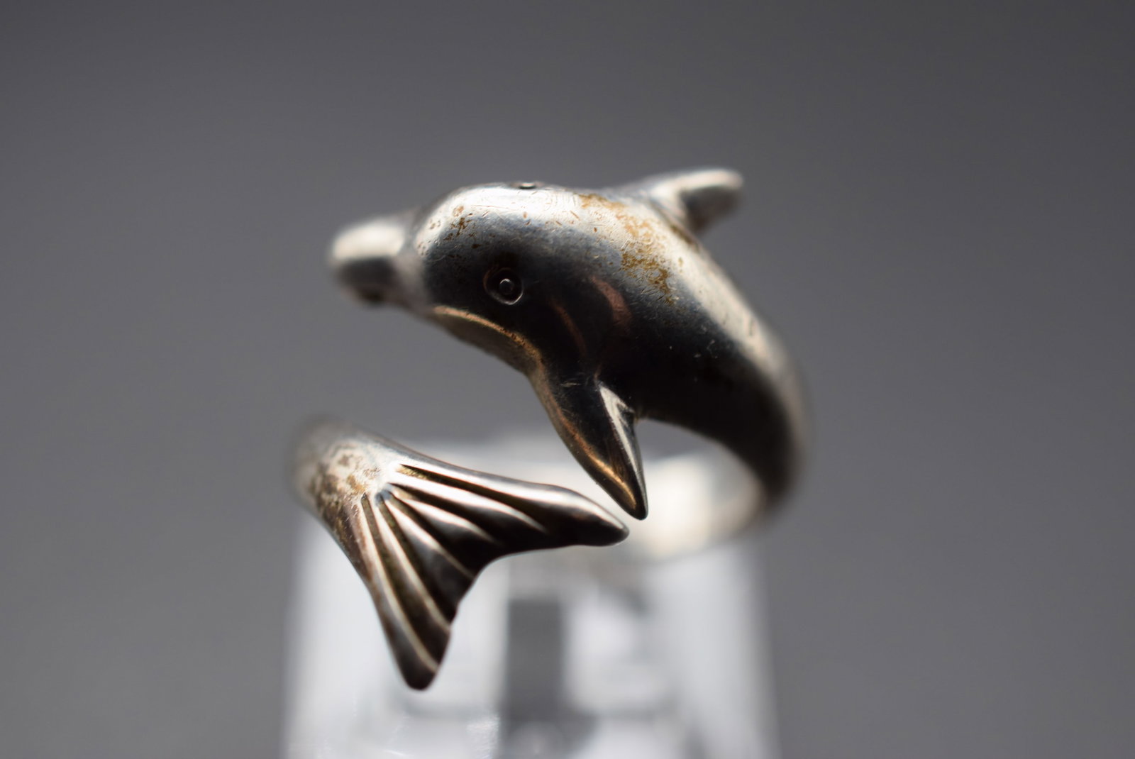 Sterling Dolphin Mexico Silver 925 Ring Signed Size 8.25 Lot# DG 117: Sterling Dolphin Mexico Silver 925 Ring Signed Size 8.25 measures 1" across the top and weighs 8.78 grams