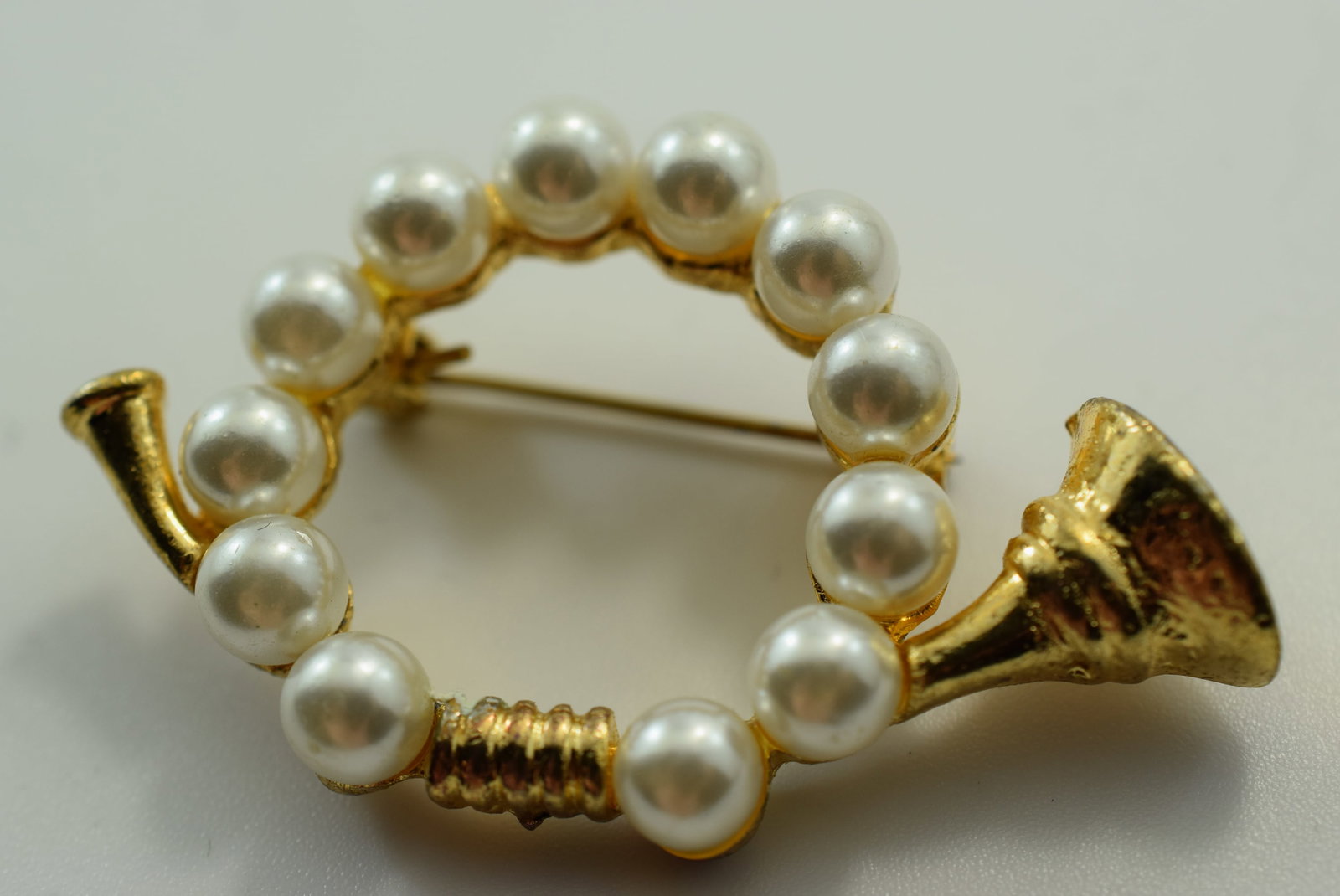 Trumpet Brooch Pin Vintage Lot # JM 119 (1 of 2)
