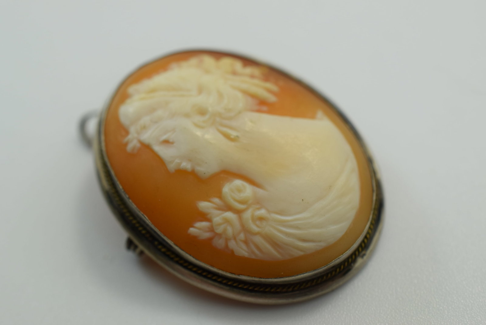 Shell Cameo Brooch Pin Pendant Lovely Vintage Lot # JM 128: Shell Cameo Brooch Pin Pendant Lovely Vintage measures 1 3/8"