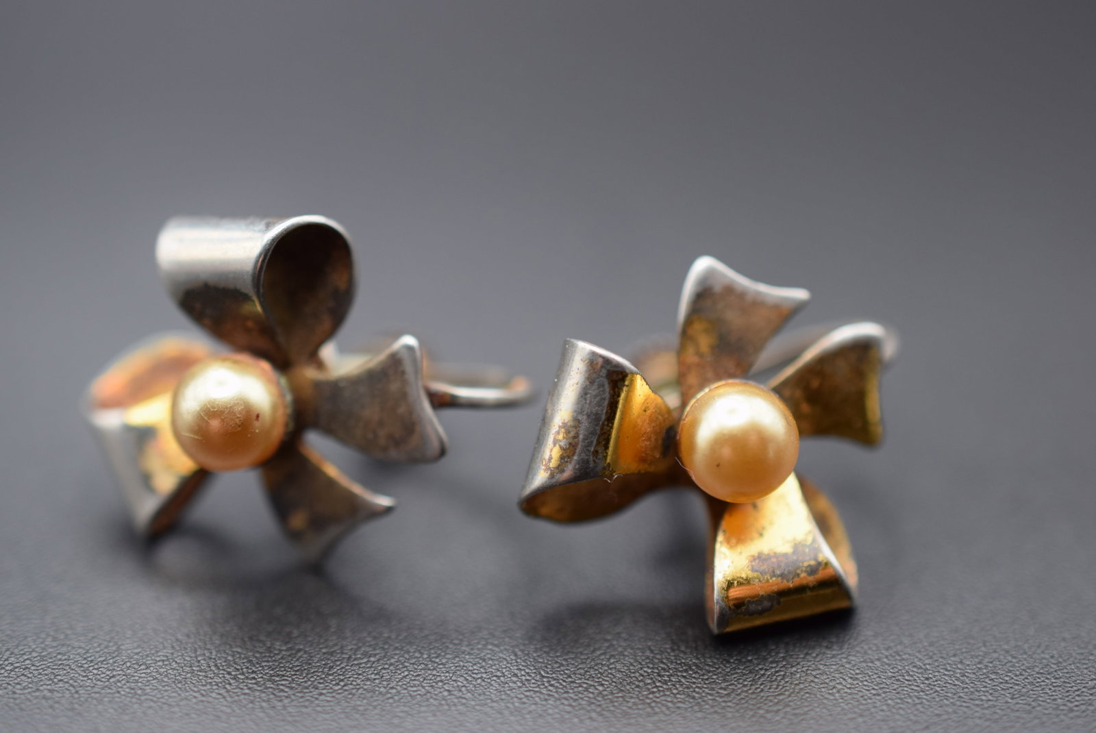 Screwback Bow Vintage 1940's Earrings Lot GJ 158 (1 of 3)