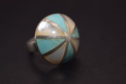 Turquoise Mother of Pearl Dome Sterling Silver 925 Ring Size 5.25 Lot 162: Turquoise Mother of Pearl Dome Sterling Silver 925 Ring Size 5.25 weighs 9.49 grams top measures 7/8" in diameter