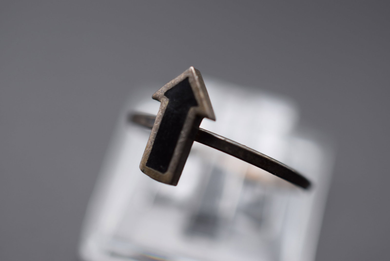 Black Enamel Go Arrow Ring Vintage Size 5 Lot GJ 178 (1 of 2)
