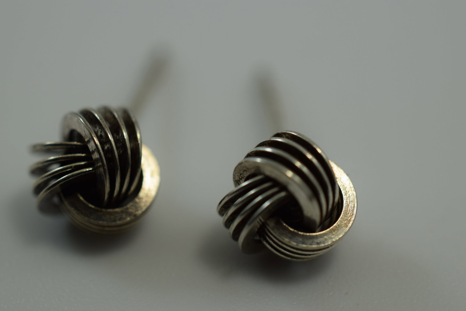 Sterling Silver 925 Knot Pierced Earrings Vintage Lot # JM 184: Sterling Silver 925 Knot Pierced Earrings Vintage measures 3/8" no backings