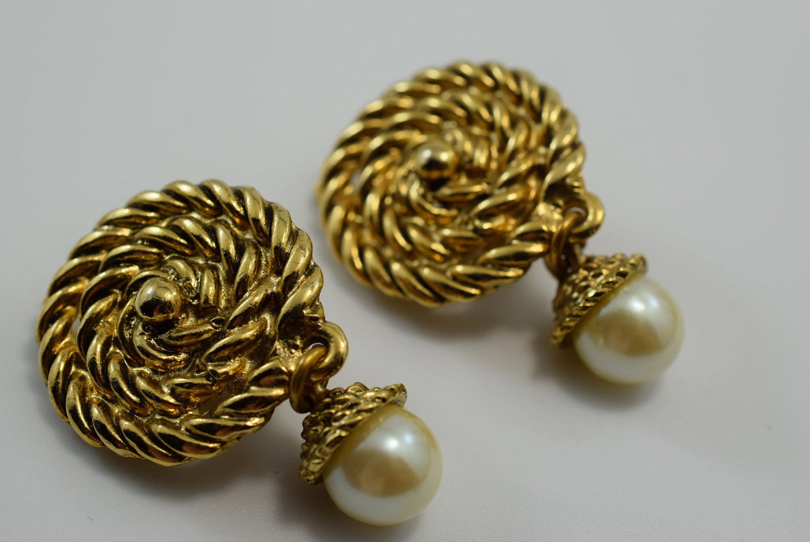 Gorgeous Pearl Drop Clip Earrings Vintage Lot # JM 190: Gorgeous Pearl Drop Clip Earrings Vintage measures 1 3/4"