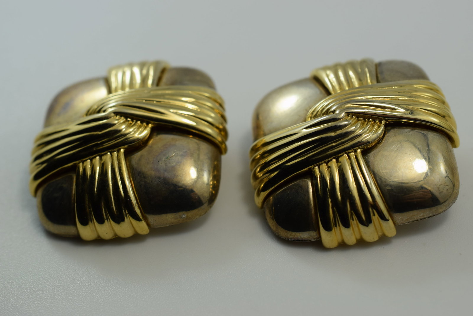 1960's Clip Golden Earrings 1 1/4" Vintage Lot # JM 201: 1960's Clip Golden Earrings 1 1/4" Vintage
