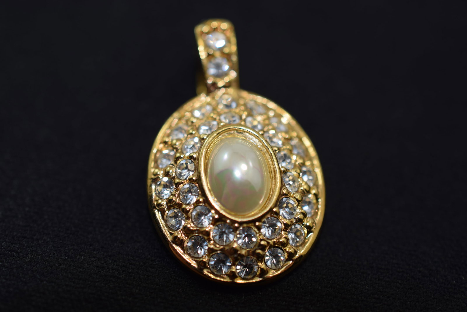 Signed 1 1/4" Pearl Rhinestone Pendant Pearl Seperator Vintage Lot # JM 219: Signed 1 1/4" Pearl Rhinestone Pendant Pearl Seperator Vintage Meausres 1 1/8" Signed Roman