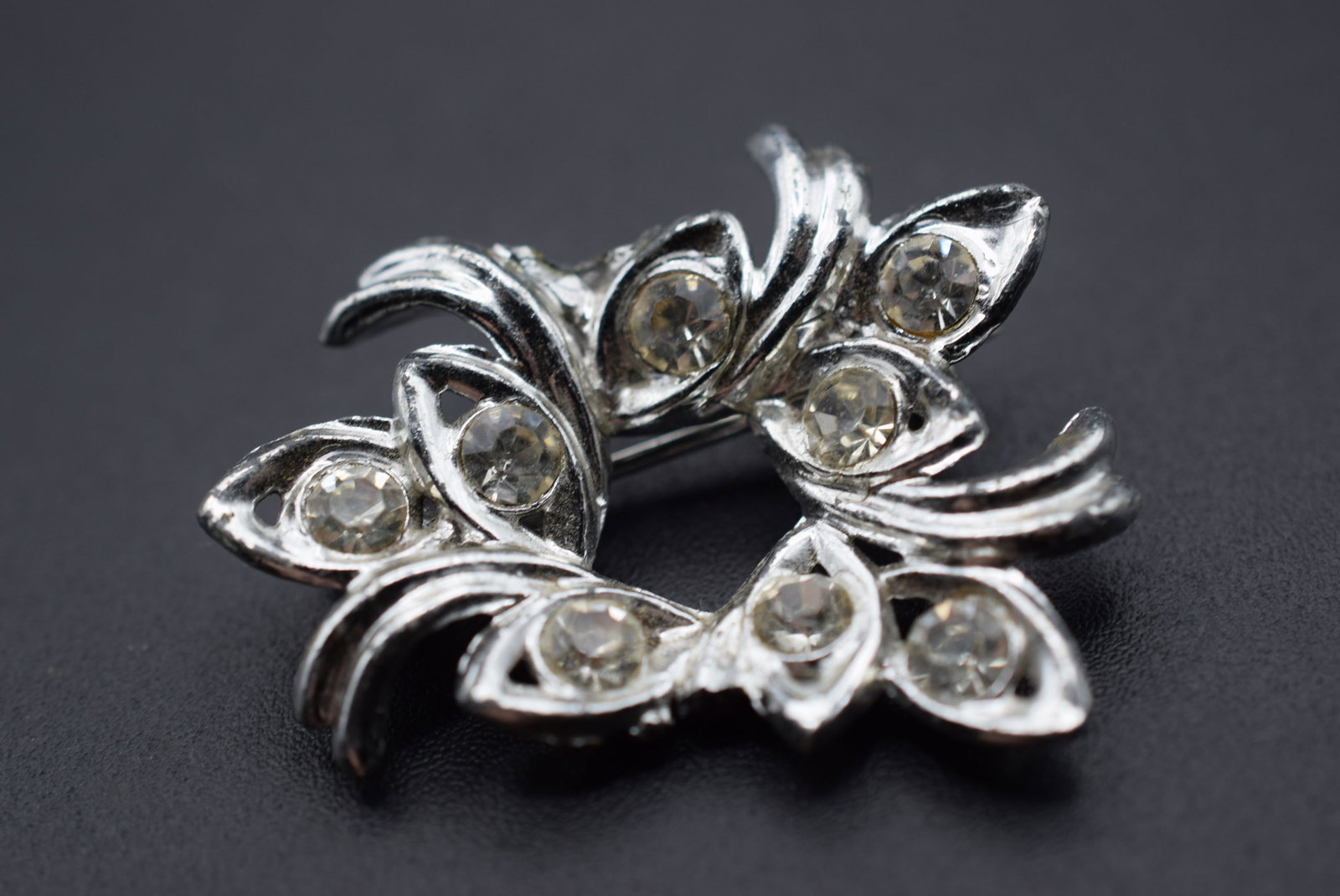 Rhinestone Brooch Pin Vintage 1940's Lot GJ 224 (1 of 2)