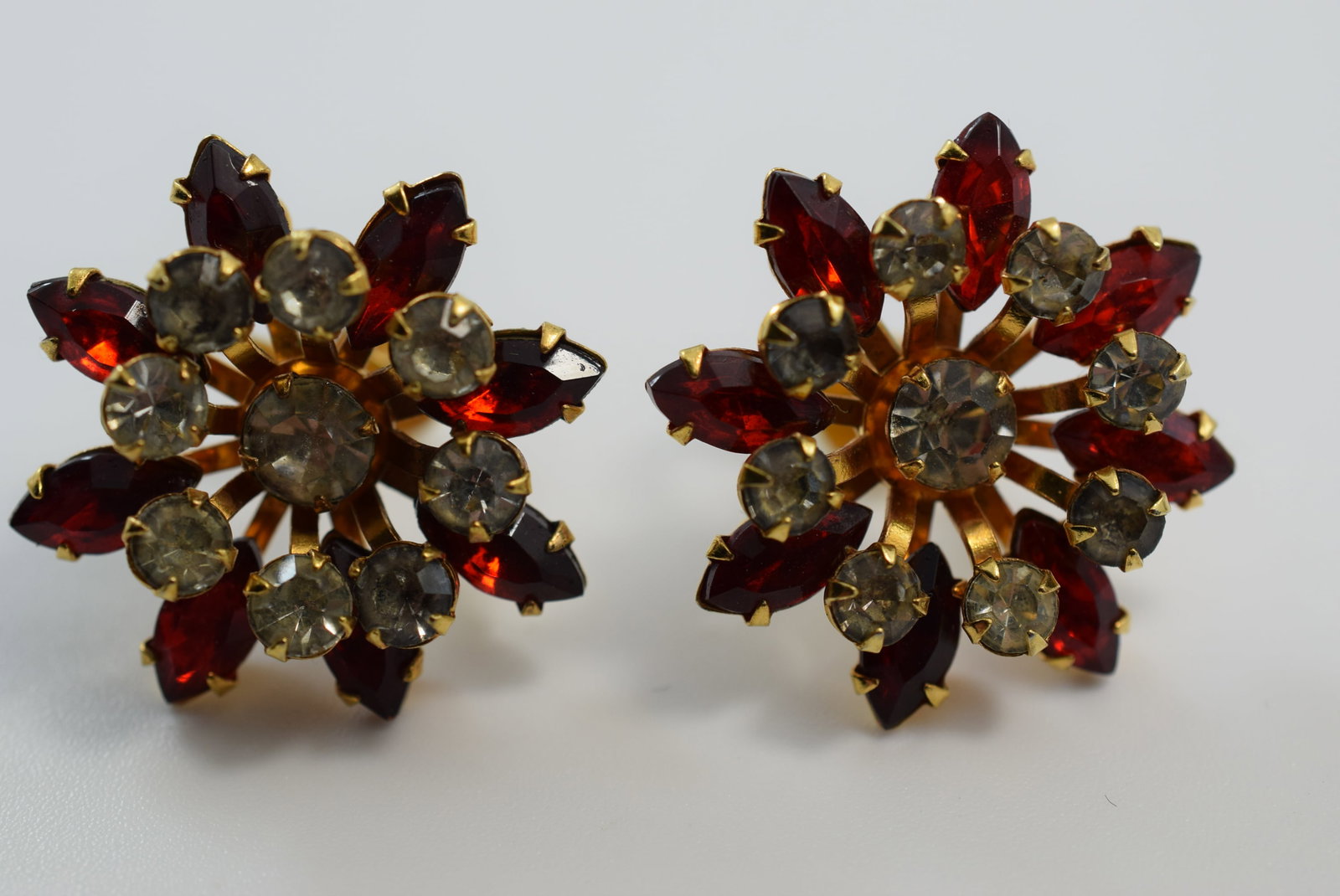 Rhinestone Screw Back Earrings 1940's Vintage Lot # JM 234: Rhinestone Screw Back Earrings 1940's Vintage measures 1" in diameter signed B.N.