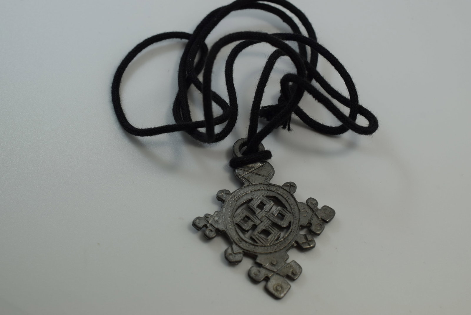 Amulet Pendant2 1/4" Necklace 32" Rope Vintage Lot # JM 244: Amulet Pendant2 1/4" Necklace 32" Rope Vintage