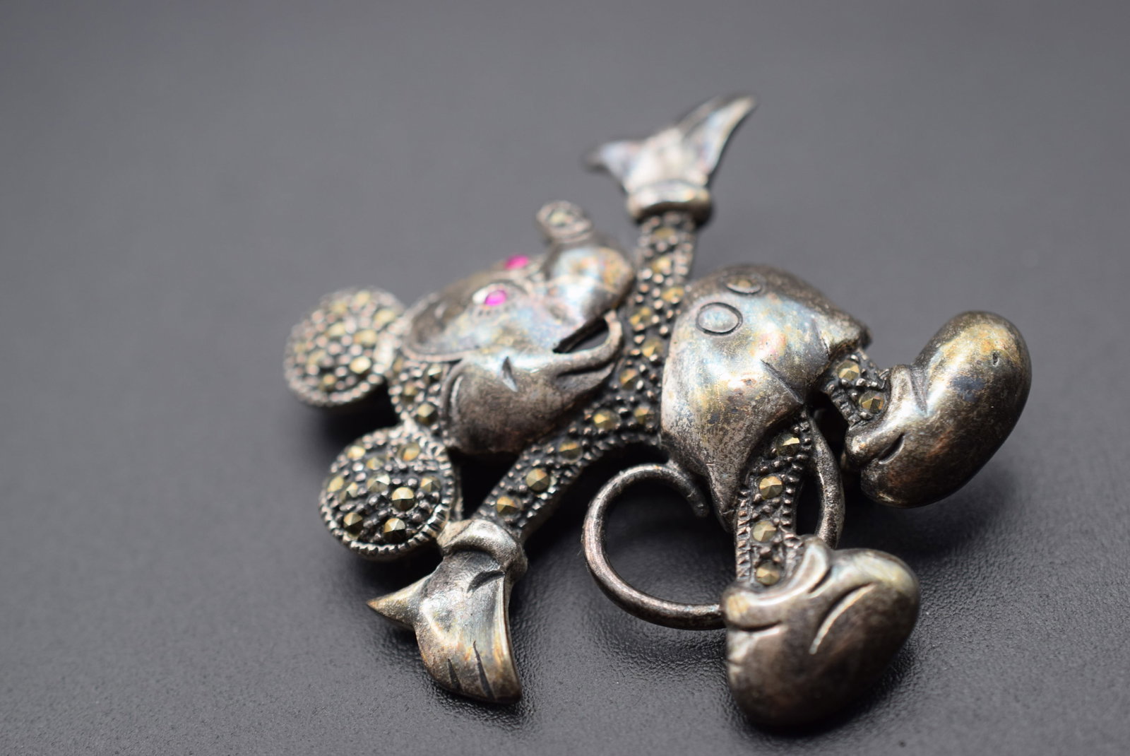 Mickey Mouse Marcasite Sterling Silver 925 Brooch Pin Lot GJ 254: Mickey Mouse Marcasite Sterling Silver 925 Brooch Pin measures 2" x 1 3/4" weighs 15 grams