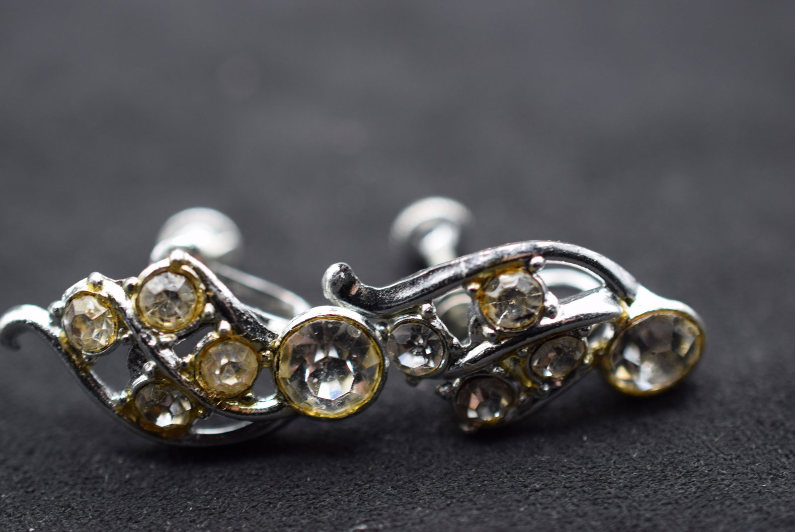 Screwback Rhinestone Earrings Vintage 1940's Lot GJ 264 (1 of 2)