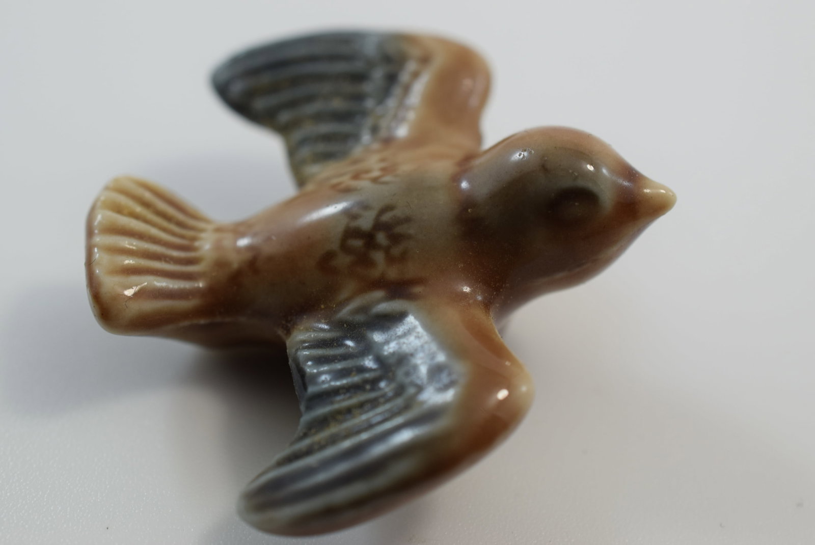 Wade Signed Bird Figurine Red Rose Tea Vintage Lot # JM 276: Wade Signed Bird Figurine Red Rose Tea Vintage measures 1 5/8" x 1 1/2"