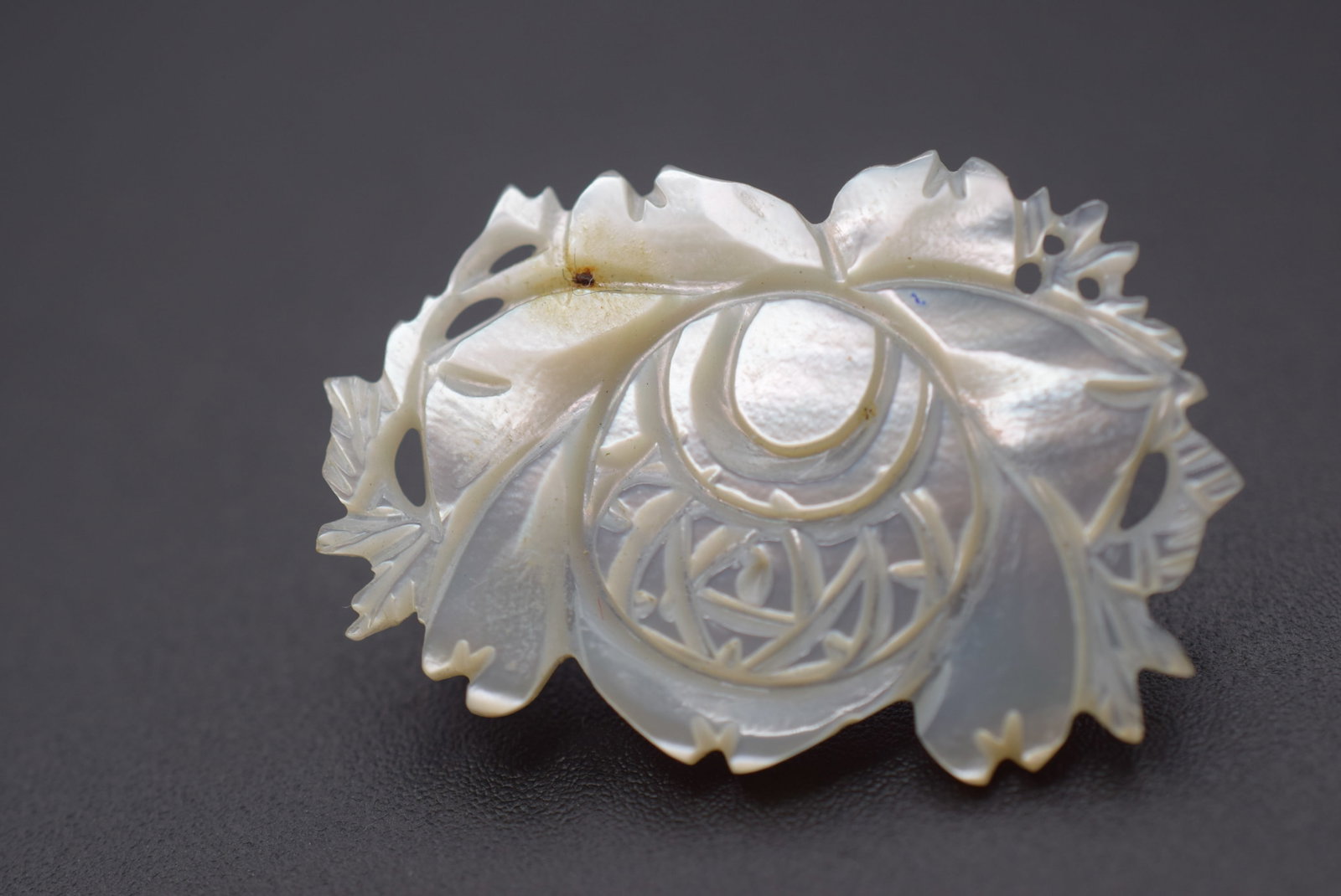Mother of Pearl MOP Brooch Carved Pin Vintage Lot GJ 284: Mother of Pearl MOP Brooch Carved Pin Vintage measures 1 3/8" x 1"
