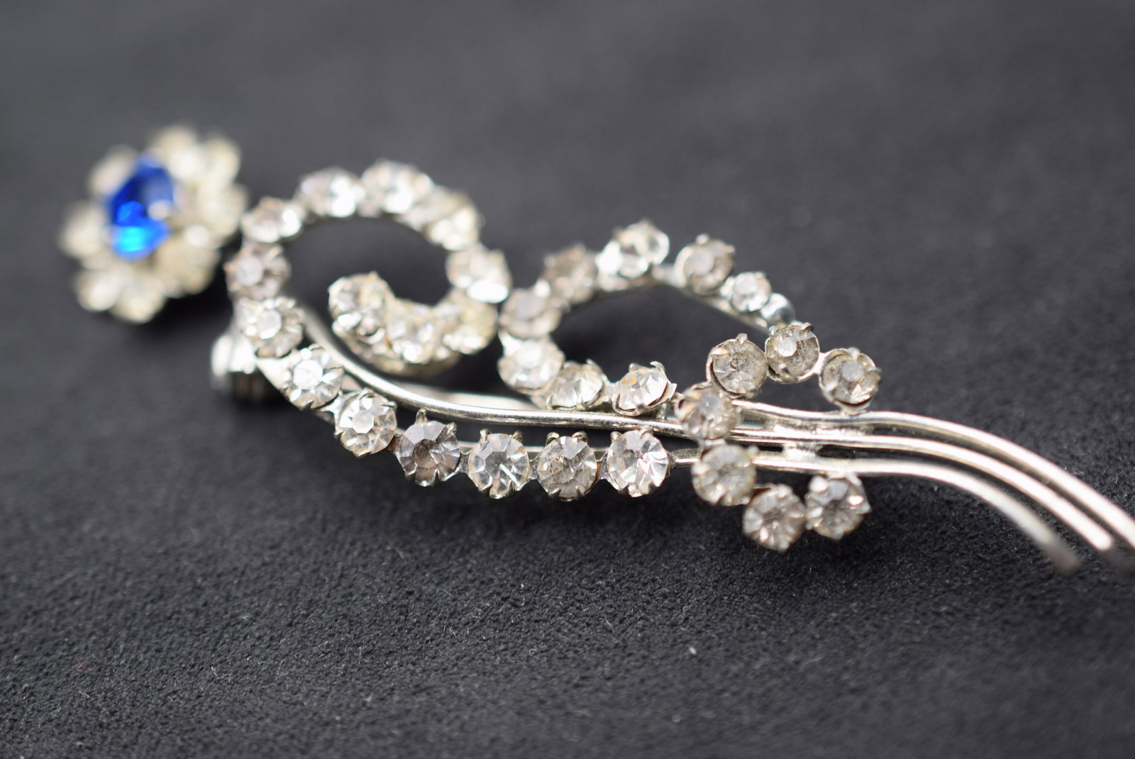 Rhinestone Flower Brooch Pin Vintage Lot GJ 313: Rhinestone Flower Brooch Pin Vintage measures 2 5/8" long