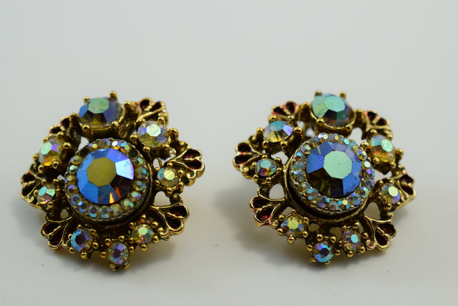 Har Clip Earrings Signed Vintage Lot # JM 322: Har Clip Earrings Signed Vintage measures 1 1/8" Signed Har on the Back