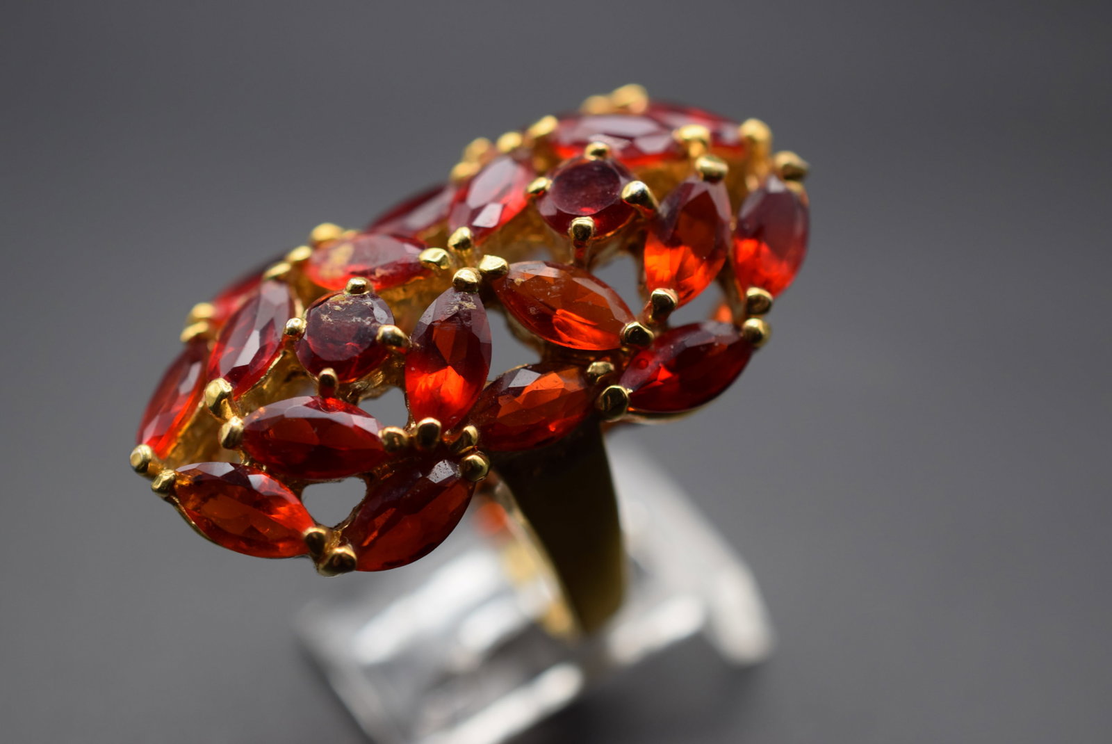 Huge Red Cluster Red Cocktail Ring Vintage Size 9 Lot GJ 326: Huge Red Cluster Red Cocktail Ring Vintage Size 9 top measures an enormous 1 1/2" covering the whole section of your finger !