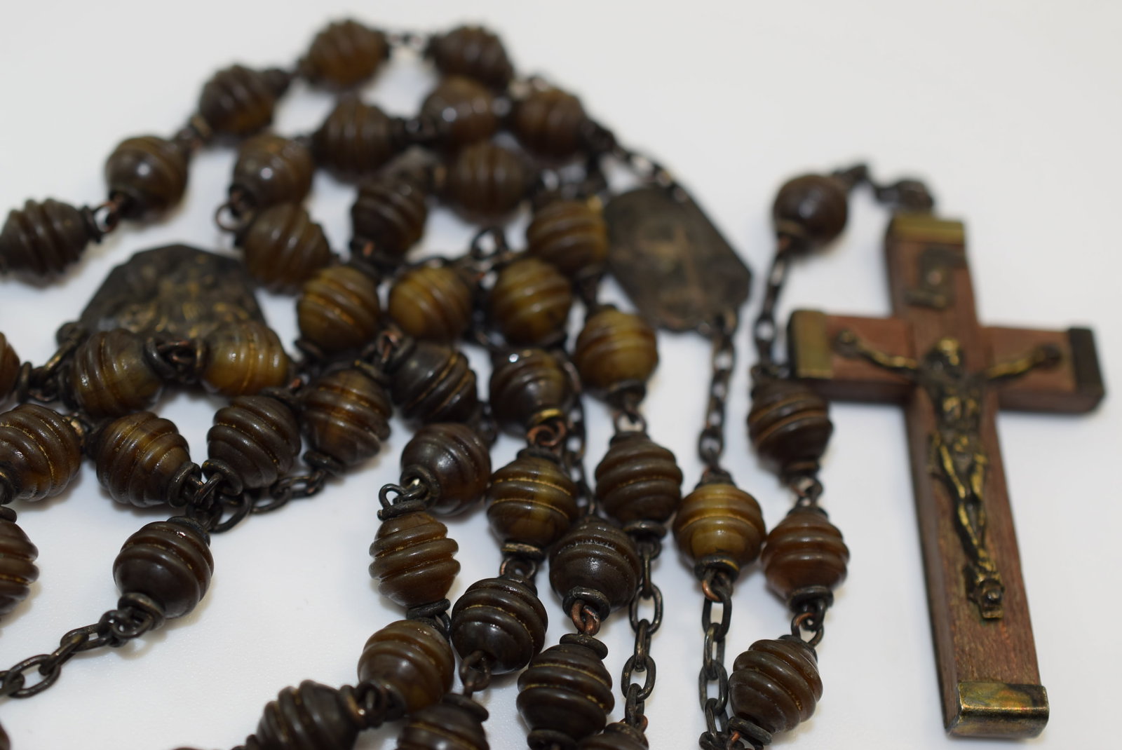 Very OLD Rosary Ribbed Beads 22 1/2" Hanging Length Vintage Lot # JM 330: Very OLD Rosary Ribbed Beads 22 1/2" Hanging Length Vintage has extra medals